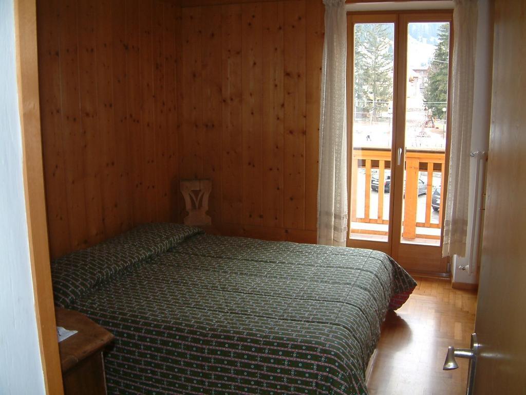 Casa Elisa Apartman Pozza di Fassa Szoba fotó